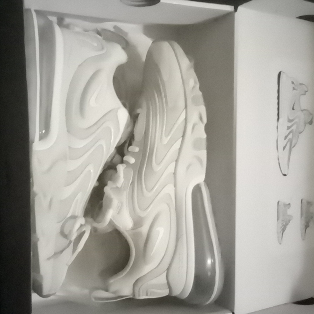 Size 8 Nike air27c (women)